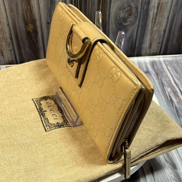 GUCCI CREAM LEATHER BIFOLD ZIP WALLET WITH SIGNATURE HORSE BIT CLASP. - Picture 2 of 16